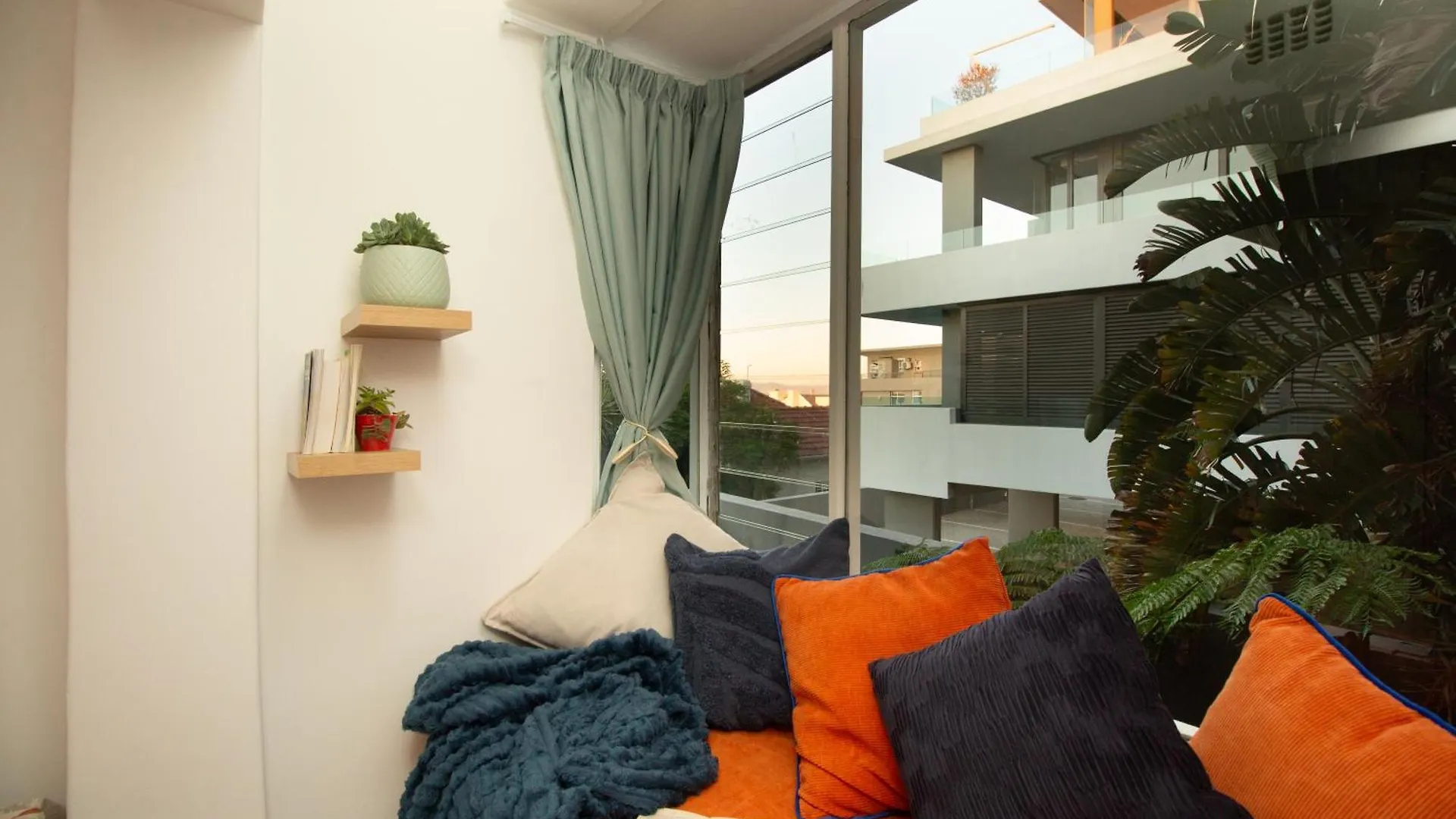 Secure, Quiet, Studio Retreat In Green Point Cape Town Güney Afrika